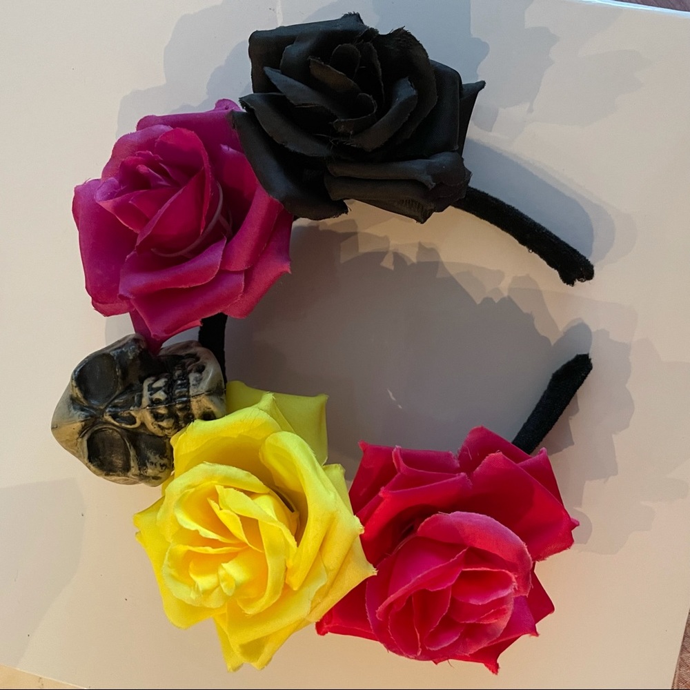Headband with roses and skull